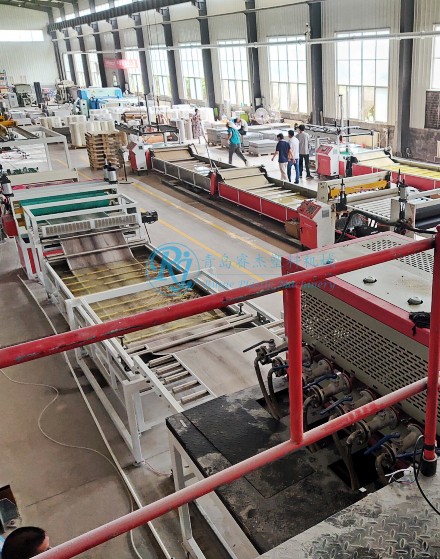 LVT地板生產(chǎn)線(xiàn)