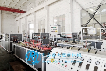 PVC一出二穿線(xiàn)管生產(chǎn)線(xiàn)