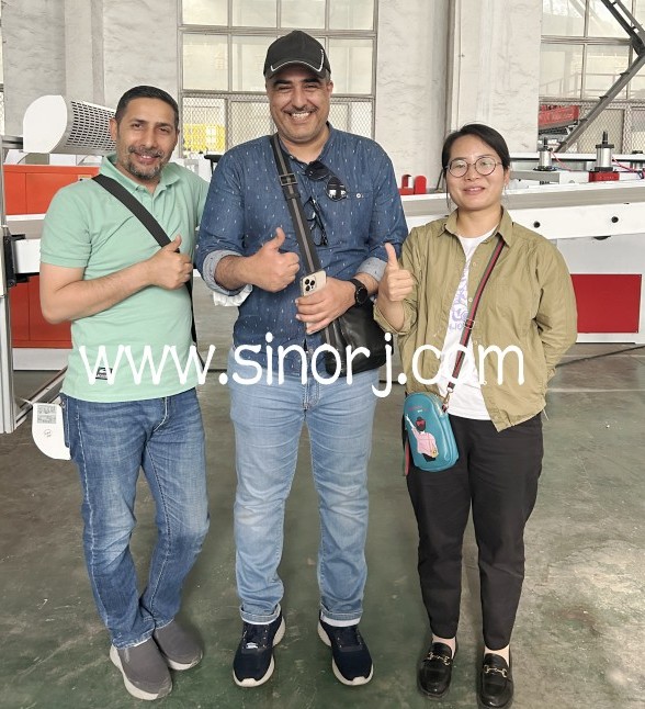 中東客戶(hù)來(lái)廠驗(yàn)收仿大理石生產(chǎn)線