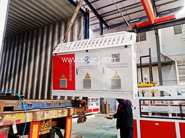 前天發(fā)的墻板生產(chǎn)線，今天發(fā)的pvc雙管生產(chǎn)線，明天繼續(xù)格柵板生產(chǎn)線