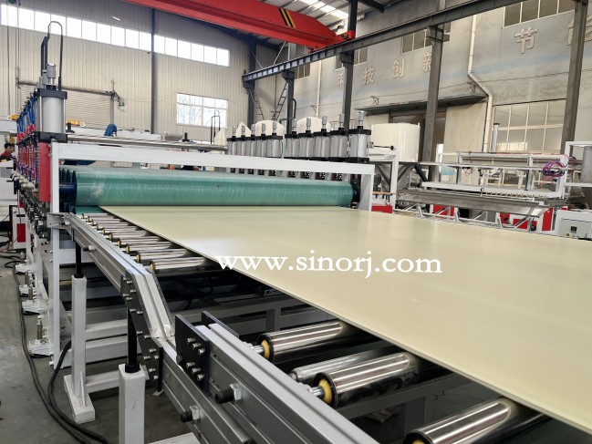 上午試機(jī)2m發(fā)泡板設(shè)備，下午試機(jī)poe床墊生產(chǎn)線，相當(dāng)厲害